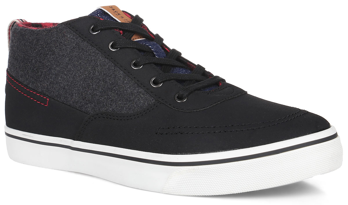 Кеды12110723_Anthracite Кеды12110723_AnthraciteМужские кеды от Jack & Jones выполнены из канваса со вставками из полиуретана. Язычок оформлен фирменной нашивкой, обувь фиксируется на ноге при помощи классической шнуровки. Подкладка и стелька изготовлены из текстильного материала. Подошва выполнена из резины.