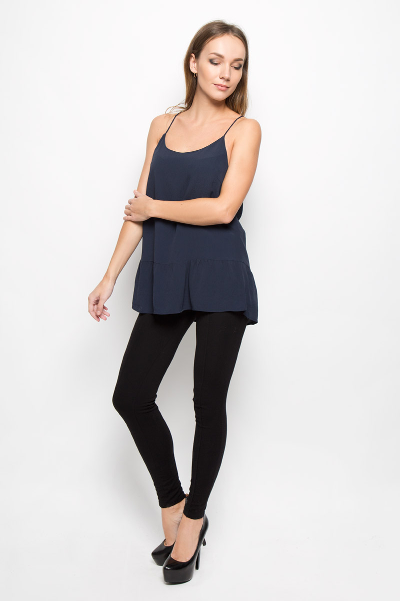 Топ16050135_Dark Sapphire Топ16050135_Dark SapphireЖенский топ Selected Femme, выполненный из 100% вискозы и подкладкой из полиэстера, станет прекрасным дополнением к вашему гардеробу. Модель на тонких бретельках с круглым вырезом горловины немного удлиненная по спинке. К низу изделие дополнено складочками, которые придают топу воздушность и легкость. Современный дизайн и расцветка делают этот топ стильным и ярким предметом женской одежды. Он отлично дополнит ваш образ и позволит выделится из толпы.