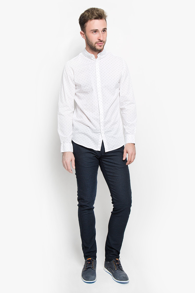 Брюки16052165_Navy Blazer Брюки16052165_Navy BlazerСтильные мужские брюки Selected Homme великолепно подойдут для повседневной носки и помогут вам создать незабываемый современный образ. Модель прямого кроя и стандартной посадки изготовлена из прочного полиэстера с добавлением вискозы и эластана. Брюки застегиваются на ширинку на застежке-молнии, а также пуговицы на поясе. На поясе расположены шлевки для ремня. Модель оформлена двумя открытыми втачными карманами и двумя втачными карманами на пуговицах сзади. Эти модные и удобные брюки станут великолепным дополнением к вашему гардеробу. В них вы всегда будете чувствовать себя уверенно и комфортно.