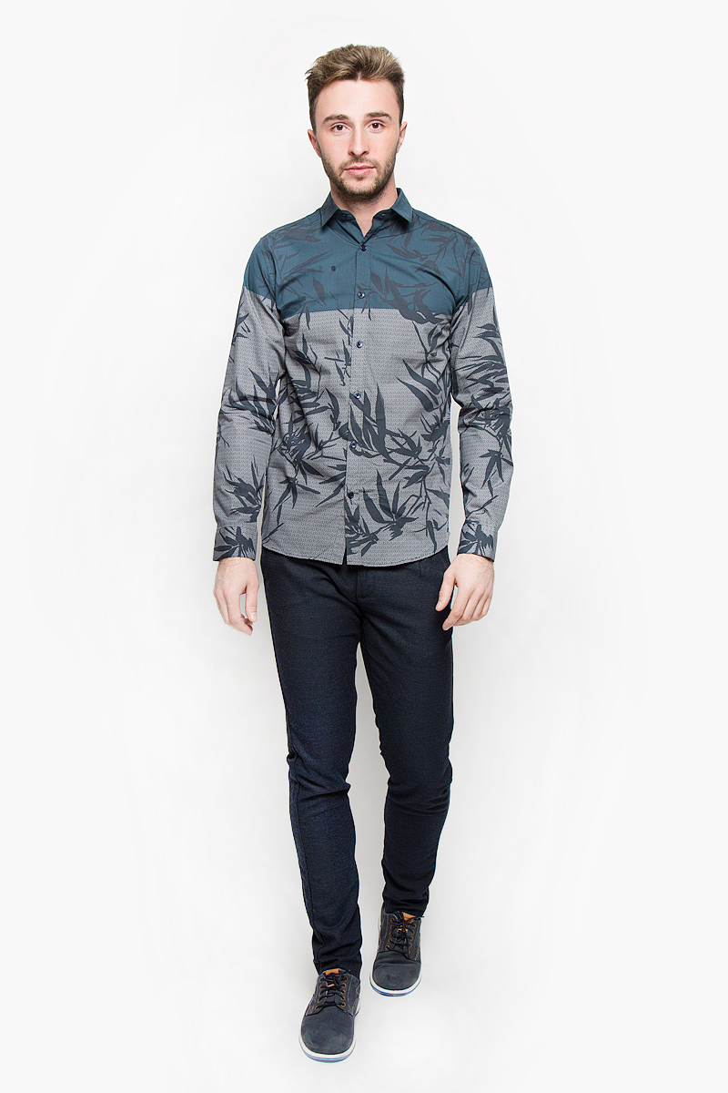 Рубашка16053589_Navy Blazer Рубашка16053589_Navy BlazerСтильная мужская рубашка Selected Homme, выполненная из натурального хлопка, подчеркнет ваш уникальный стиль и поможет создать оригинальный образ. Такой материал великолепно пропускает воздух, обеспечивая необходимую вентиляцию, а также обладает высокой гигроскопичностью. Рубашка slim fit с длинными рукавами и отложным воротником застегивается на пуговицы спереди. Манжеты рукавов также застегиваются на пуговицы. Рубашка оформлена крупным принтом в виде листьев. Классическая рубашка - превосходный вариант для базового мужского гардероба и отличное решение на каждый день. Такая рубашка будет дарить вам комфорт в течение всего дня и послужит замечательным дополнением к вашему гардеробу.