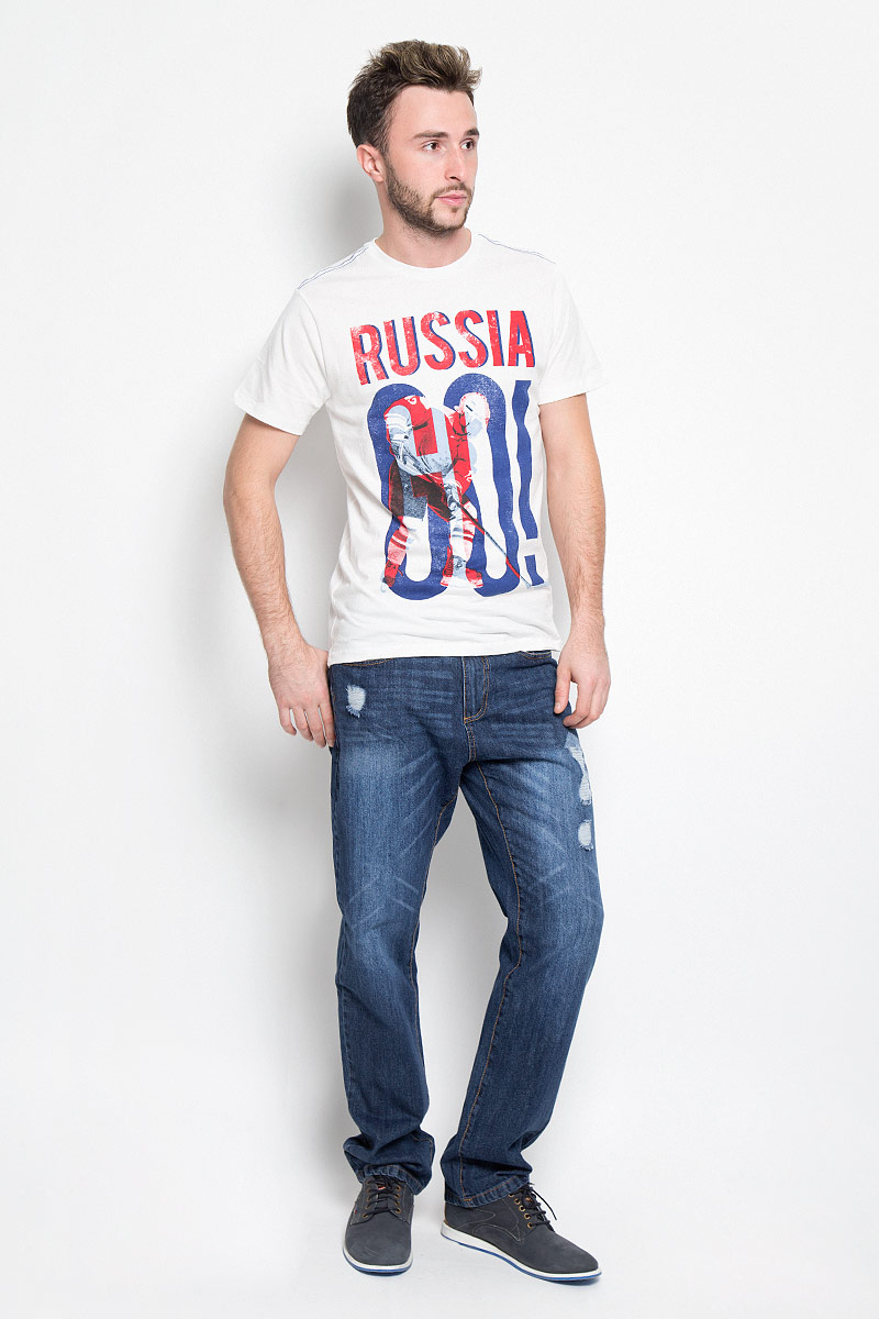 ДжинсыPJ-235/1050-6362 ДжинсыPJ-235/1050-6362Мужские джинсы Sela Denim выполнены из натурального хлопка. Материал изделия тактильно приятный, не стесняет движений и обладает высокими дышащими свойствами. Джинсы застегиваются спереди на металлическую пуговицу и имеют ширинку на застежке-молнии. Прямая модель слегка заужена к низу. На поясе предусмотрены шлевки для ремня. Спереди расположены два втачных кармана и один маленький накладной, а сзади - два накладных кармана. Изделие оформлено потертостями, прорезями и перманентными складками. Отличное качество, дизайн и расцветка делают эти джинсы стильным предметом мужской одежды. Модель поможет создать модный и современный образ!