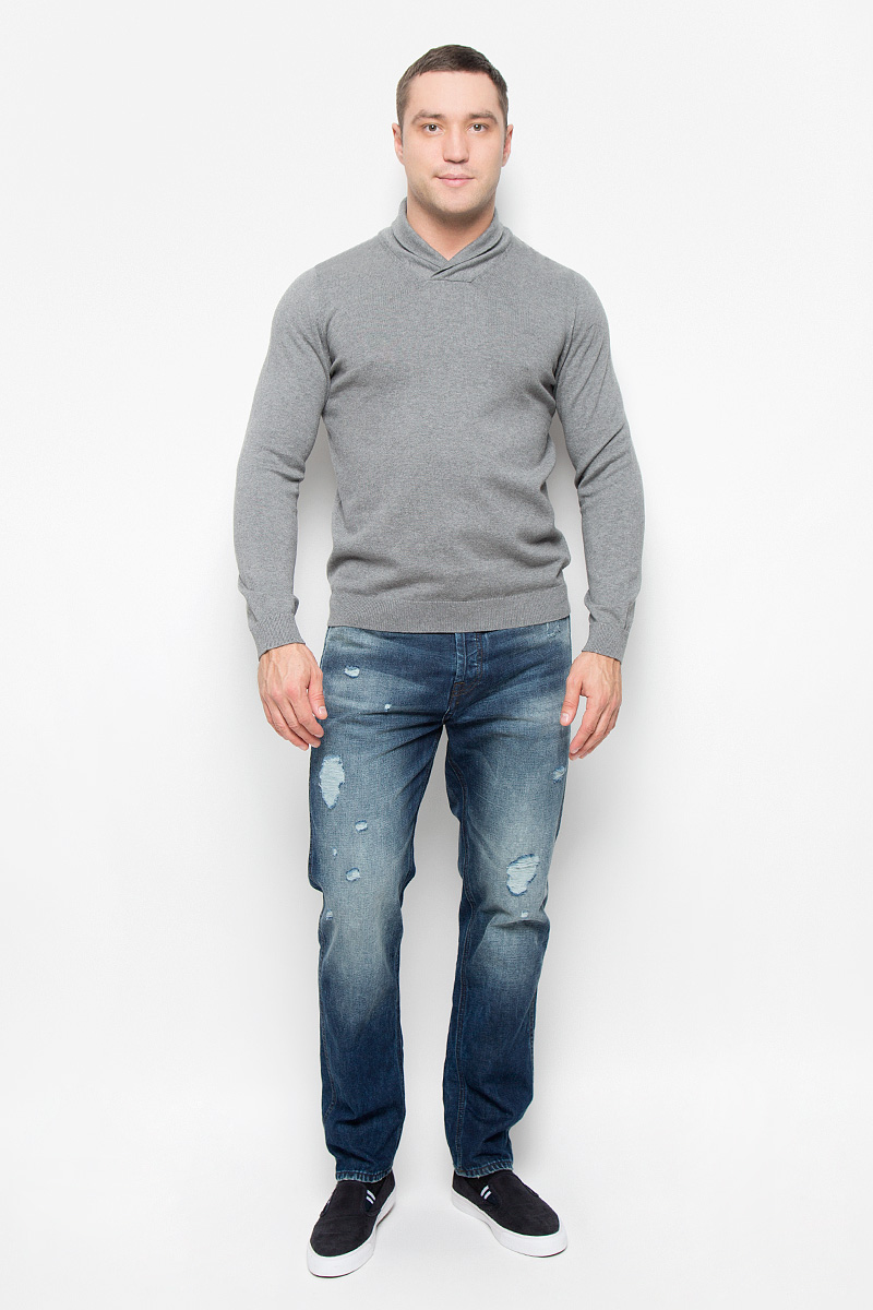 Джемпер12110636_Black Джемпер12110636_BlackСтильный мужской джемпер Jack & Jones, выполненный из натурального хлопка, станет стильным дополнением к вашему образу. Материал изделия очень мягкий и тактильно приятный, не стесняет движений, хорошо пропускает воздух. Джемпер с воротником-шалью и длинными рукавами. Манжеты рукавов и низ изделия связаны резинкой. Джемпер - идеальный вариант для создания образа в стиле Casual. Он подарит вам уют и комфорт в течение всего дня.