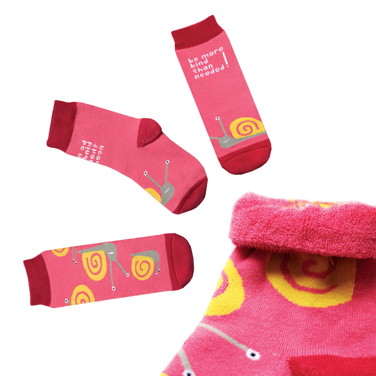 Носкиca1633_махровые Носкиca1633_махровыеТеплые мужские махровые носки Big Bang Socks изготовлены из высококачественного хлопка с добавлением полиамидных и эластановых волокон, которые обеспечивают великолепную посадку. Носки отличаются ярким стильным дизайном, они оформлены изображением забавных улиток и надписью: Be more kind than needed!. Удобная широкая резинка идеально облегает ногу и не пережимает сосуды, усиленные пятка и мысок повышают износоустойчивость носка, а удлиненный паголенок придает более эстетичный вид. Дизайнерские носки Big Bang Socks - яркая деталь в вашем образе и оригинальный подарок для друзей и близких.