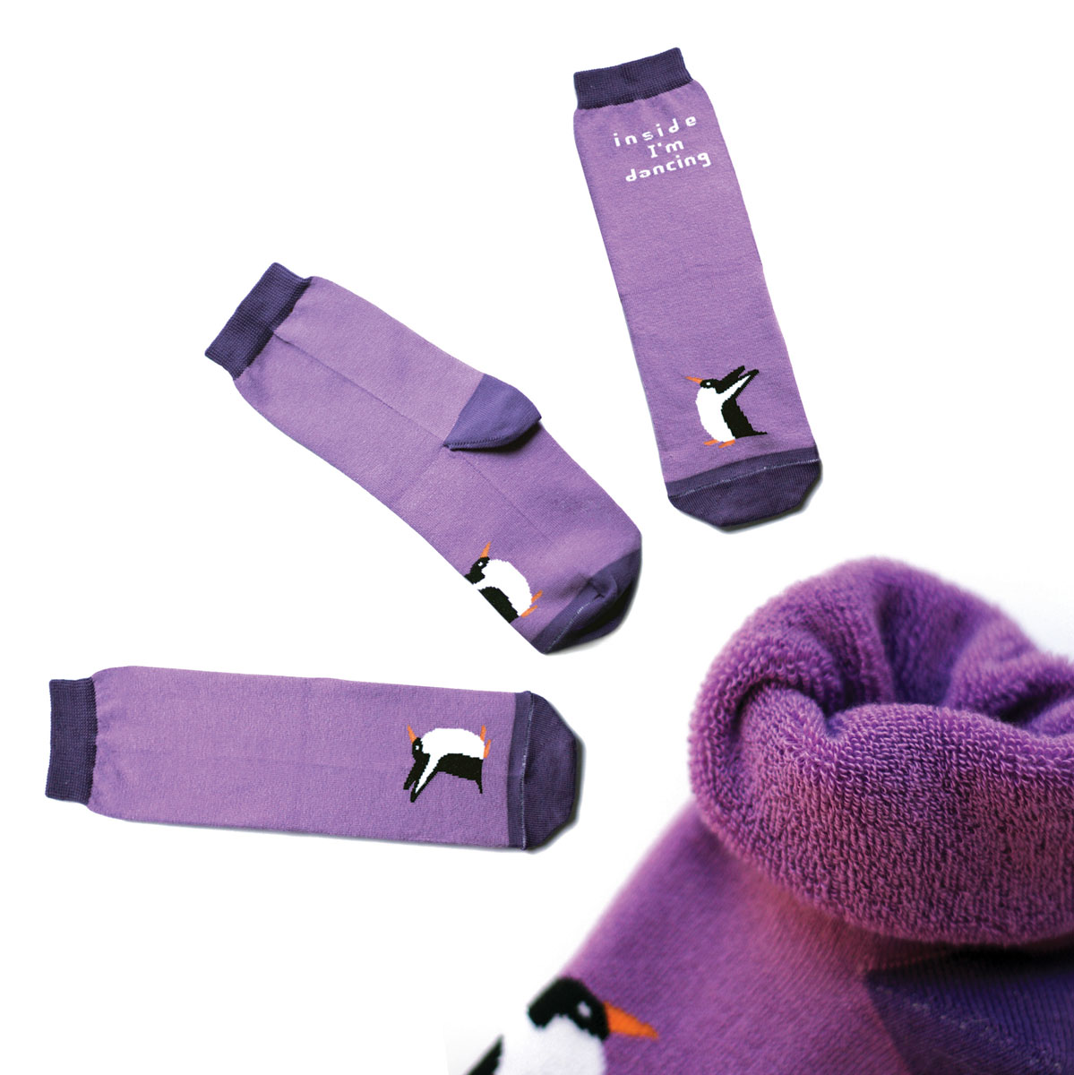 Носкиca1723 Носкиca1723Яркие женские носки Big Bang Socks изготовлены из высококачественного хлопка с добавлением полиамидных и эластановых волокон, которые обеспечивают великолепную посадку. Носки отличаются ярким стильным дизайном. Они оформлены изображением пингвина и надписью на английском языке. Удобная резинка идеально облегает ногу и не пережимает сосуды, усиленные пятка и мысок повышают износоустойчивость носка, а удлиненный паголенок придает более эстетичный вид. Дизайнерские носки Big Bang Socks - яркая деталь в вашем образе и оригинальный подарок для друзей и близких.