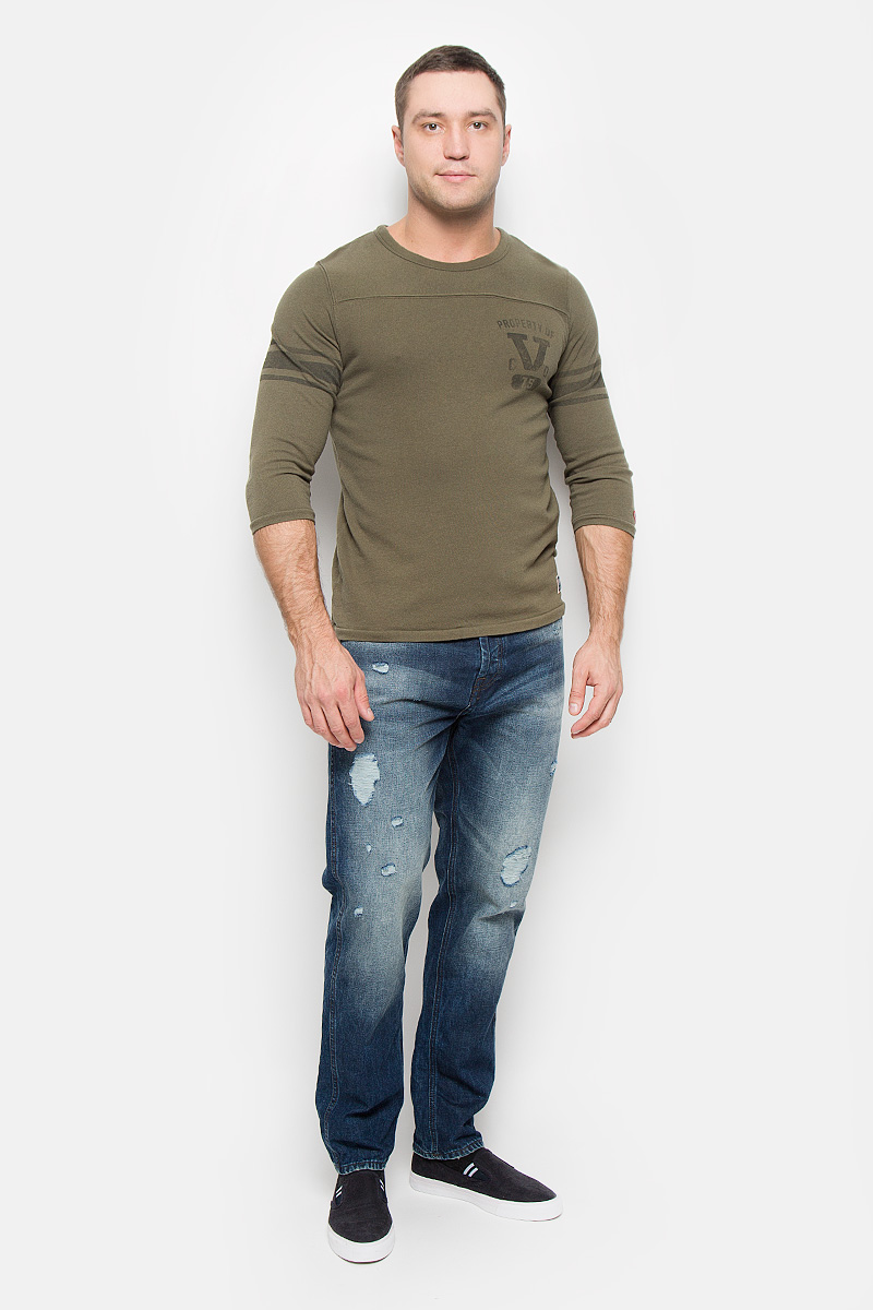 Лонгслив12110326_Cloud Dancer Лонгслив12110326_Cloud DancerМужской лонгслив Jack & Jones, изготовленный из натурального хлопка, станет отличным дополнением к вашему гардеробу. Материал изделия приятный на ощупь, не сковывает движений и позволяет коже дышать. Модель с круглым вырезом горловины и рукавами длинной 7/8 оформлена оригинальным принтом. Современный дизайн и расцветка делают этот лонгслив стильным предметом мужской одежды. Такая модель подарит вам комфорт в течение всего дня.