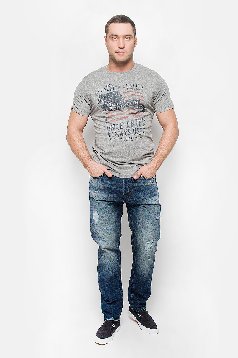 Футболка12110042_Light Grey Melange Футболка12110042_Light Grey MelangeСтильная мужская футболка Jack & Jones Vintage, выполненная из хлопка с добавлением вискозы, обладает высокой теплопроводностью, воздухопроницаемостью и гигроскопичностью. Она необычайно мягкая и приятная на ощупь, не сковывает движения и превосходно пропускает воздух. Такая футболка превосходно подойдет как для занятий спортом, так и для повседневной носки. Модель с короткими рукавами и круглым вырезом горловины - идеальный вариант для создания модного современного образа. Футболка оформлена оригинальным принтом и фирменной нашивкой. Эта модель подарит вам комфорт в течение всего дня и послужит замечательным дополнением к вашему гардеробу.