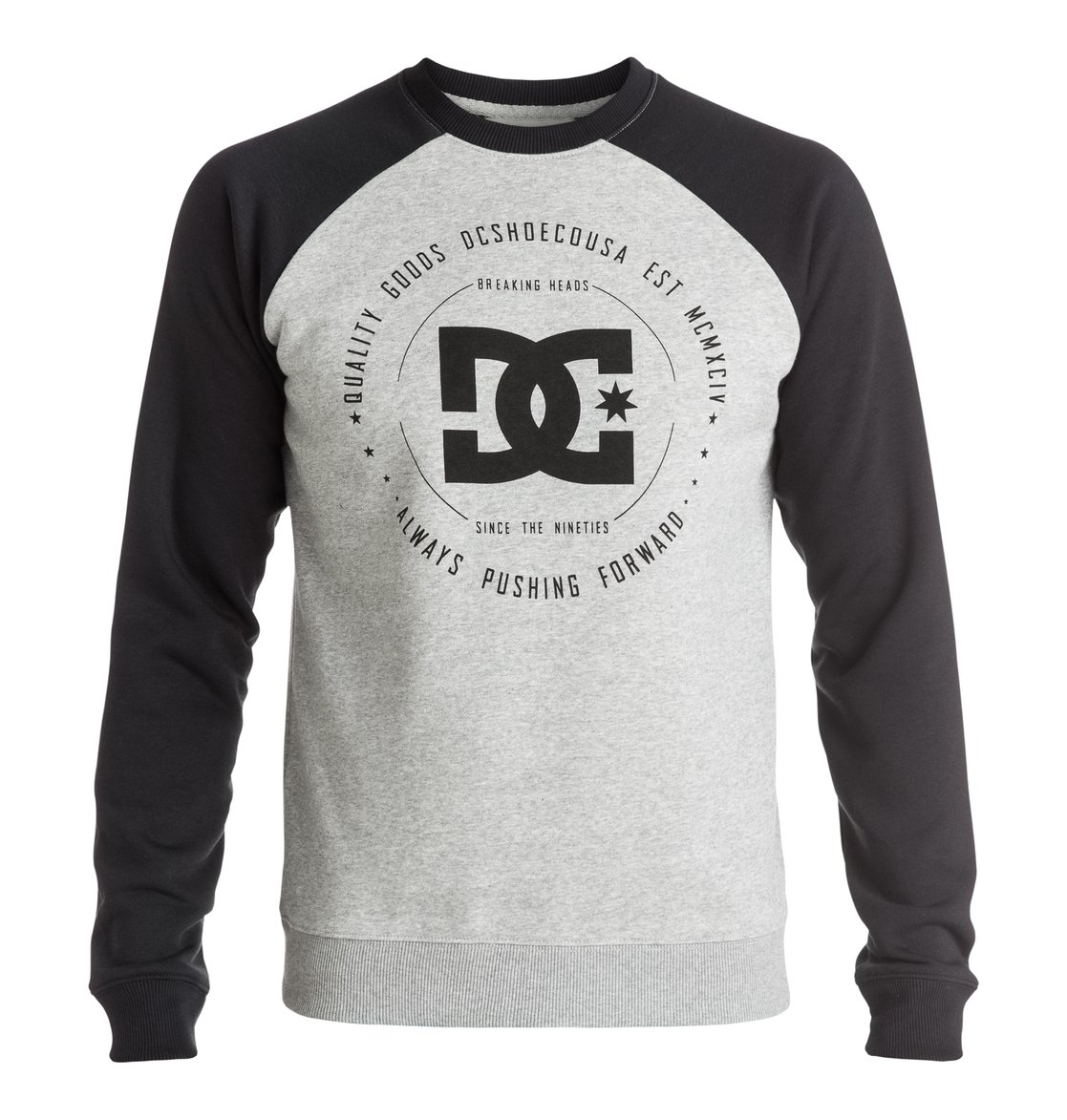 СвитшотEDYSF03118-XSSK СвитшотEDYSF03118-XSSKМужской свитшот DC Shoes с длинными рукавами-реглан и круглым вырезом горловины имеет свободный крой. Свитшот изготовлен из хлопка с добавлением полиэстера. Внутренняя сторона свитшота имеет начес. Горловина, рукава и низ свитшота дополнены манжетами. Изделие оформлено принтом с логотипом бренда.