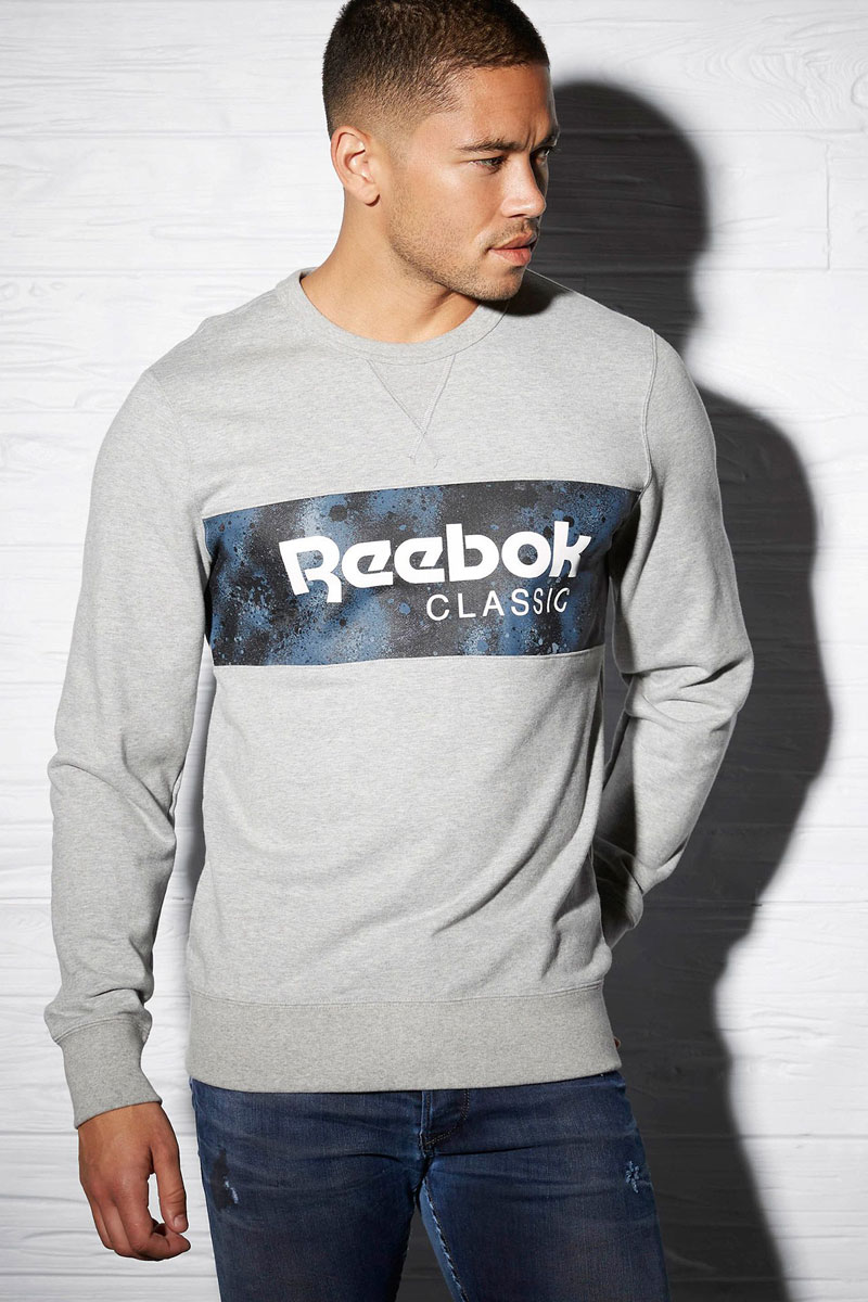 СвитшотAY0829 СвитшотAY0829Мужской свитшот Reebok F Spray Camo Archiv выполнен из высококачественного материала. Эта модель создана специально для вас. Идеальный вариант как для тренировки, так и для обычной прогулки. Облегающий крой выгодно подчеркивает фигуру.