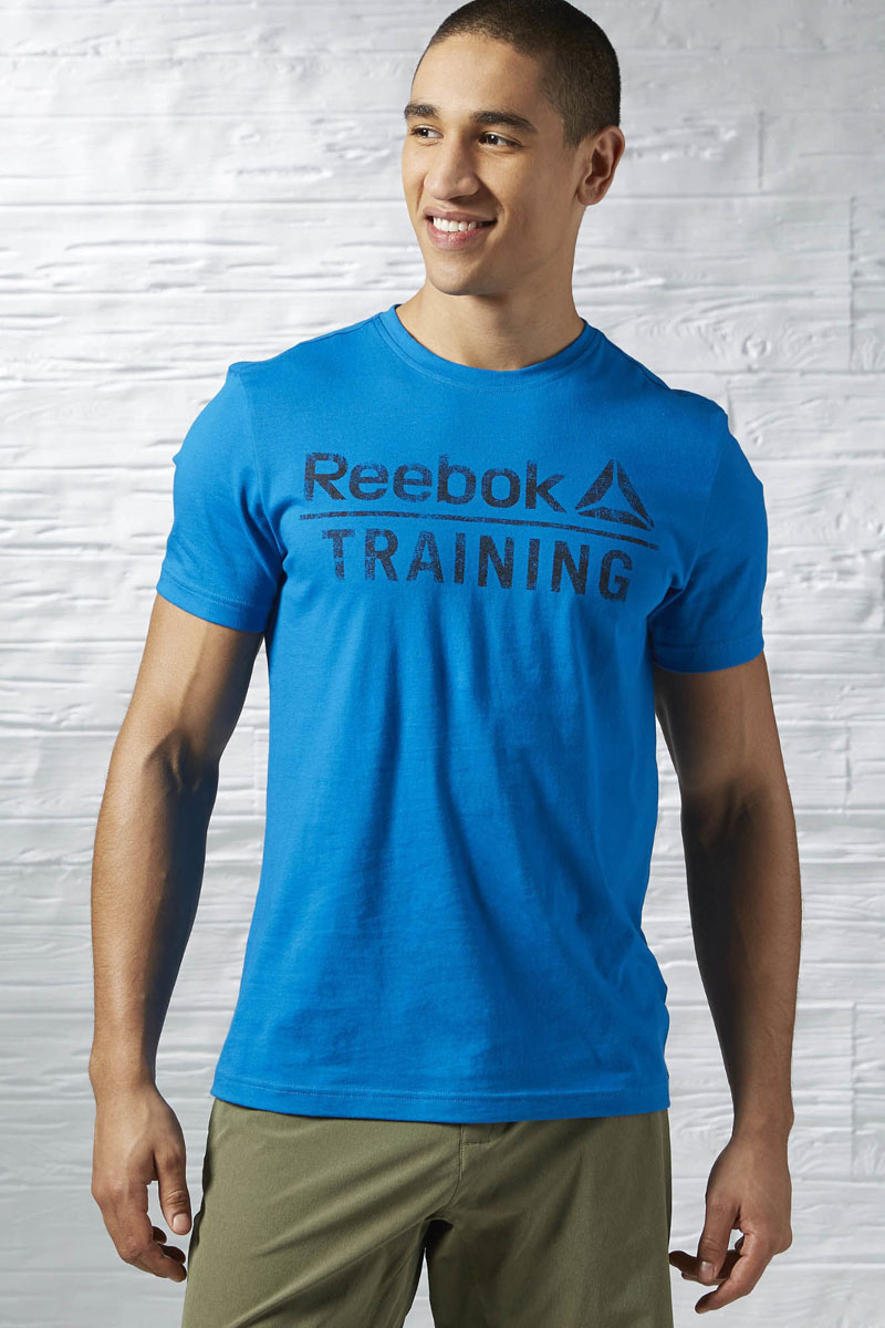ФутболкаAY1051 ФутболкаAY1051Мужская футболка Training Tee от Reebok идеально подойдет для занятий фитнесом. Модель, изготовленная из натурального хлопка, очень мягкая, тактильно приятная, не сковывает движения и позволяет коже дышать. Футболка-слим с круглым вырезом горловины и короткими рукавами оформлена фирменными надписями.
