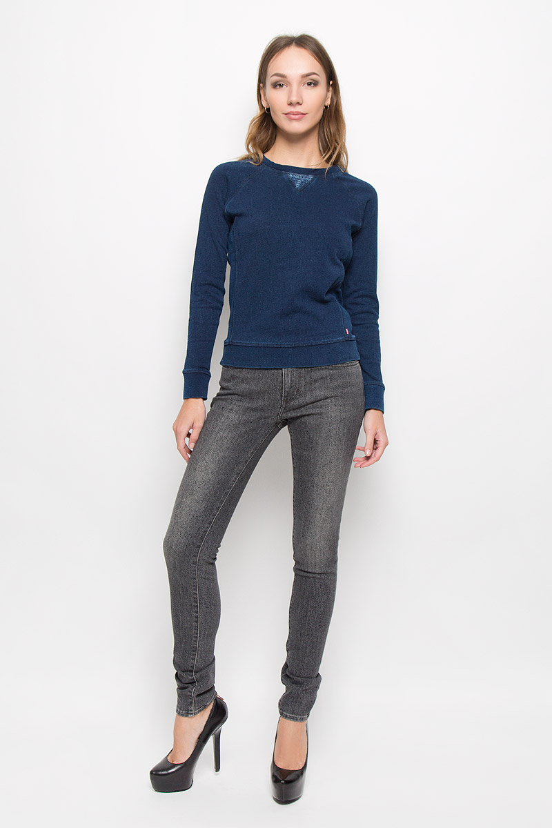 Джинсы1888100990 Джинсы1888100990Стильные женские джинсы Levis® 711 станут отличным дополнением к вашему гардеробу. Изготовленные из высококачественного комбинированного материала, они мягкие и приятные на ощупь, не сковывают движения и позволяют коже дышать. Джинсы-скинни по поясу застегиваются на металлическую пуговицу и имеют ширинку на застежке-молнии, а также шлевки для ремня. Модель имеет классический пятикарманный крой: спереди - два втачных кармана и один маленький накладной, а сзади - два накладных кармана. Изделие оформлено легкими потертостями. Современный дизайн и расцветка делают эти джинсы модным предметом одежды. Это идеальный вариант для тех, кто хочет заявить о себе и своей индивидуальности и отразить в имидже собственное мировоззрение.