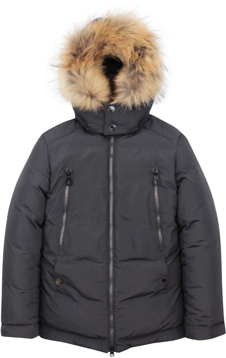 КурткаPUFWB-626-10125-805 КурткаPUFWB-626-10125-805Модная куртка Pulka выполнена из высококачественного полиэстера. В качестве утеплителя используется полиэстер и пух с добавлением пера. Модель с воротником-стойкой и съемным капюшоном застегивается на застежку-молнию. Капюшон, оформленный съемный натуральным мехом енота, пристегивается к куртке с помощью кнопок. Спереди куртка дополнена двумя втачными карманами на кнопках, на груди - двумя прорезными карманами на застежках-молниях, с внутренней стороны - накладным карманом на кнопке. Рукава дополнены внутренними манжетами, присборенными на резинки. Нижняя часть модели и область талии с внутренней стороны регулируются с помощью эластичных шнурков со стопперами.