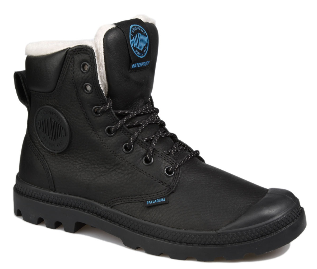 Ботинки72992-228 Ботинки72992-228Стильные ботинки Pampa Sport Cuff WPS от Palladium прекрасно подойдут для повседневной носки в холодную погоду. Верх ботинок выполнен из натурального нубука. Подкладка изготовлена из натуральной шерсти, которая сохранит ваши ноги в тепле. Фиксируется модель на ноге при помощи плотной классической шнуровки. Вшитый язычок исключает попадание снега внутрь ботинка и обеспечивает дополнительную теплоизоляцию. Прорезиненный мысок и кант защитят от влаги и позволят продлить срок службы изделия. Стелька EVA для амортизации и комфорта при ходьбе. Резиновая подошва с глубоким протектором обеспечивает превосходное сцепление на любой поверхности. Оформлена модель вставкой из искусственной кожи, сбоку прорезиненной нашивкой с логотипом Palladium, а на язычке нашивкой с названием бренда. Такие ботинки будут прекрасно сочетаться с различными вещами вашего гардероба. Они подчеркнут ваш стиль и индивидуальность!