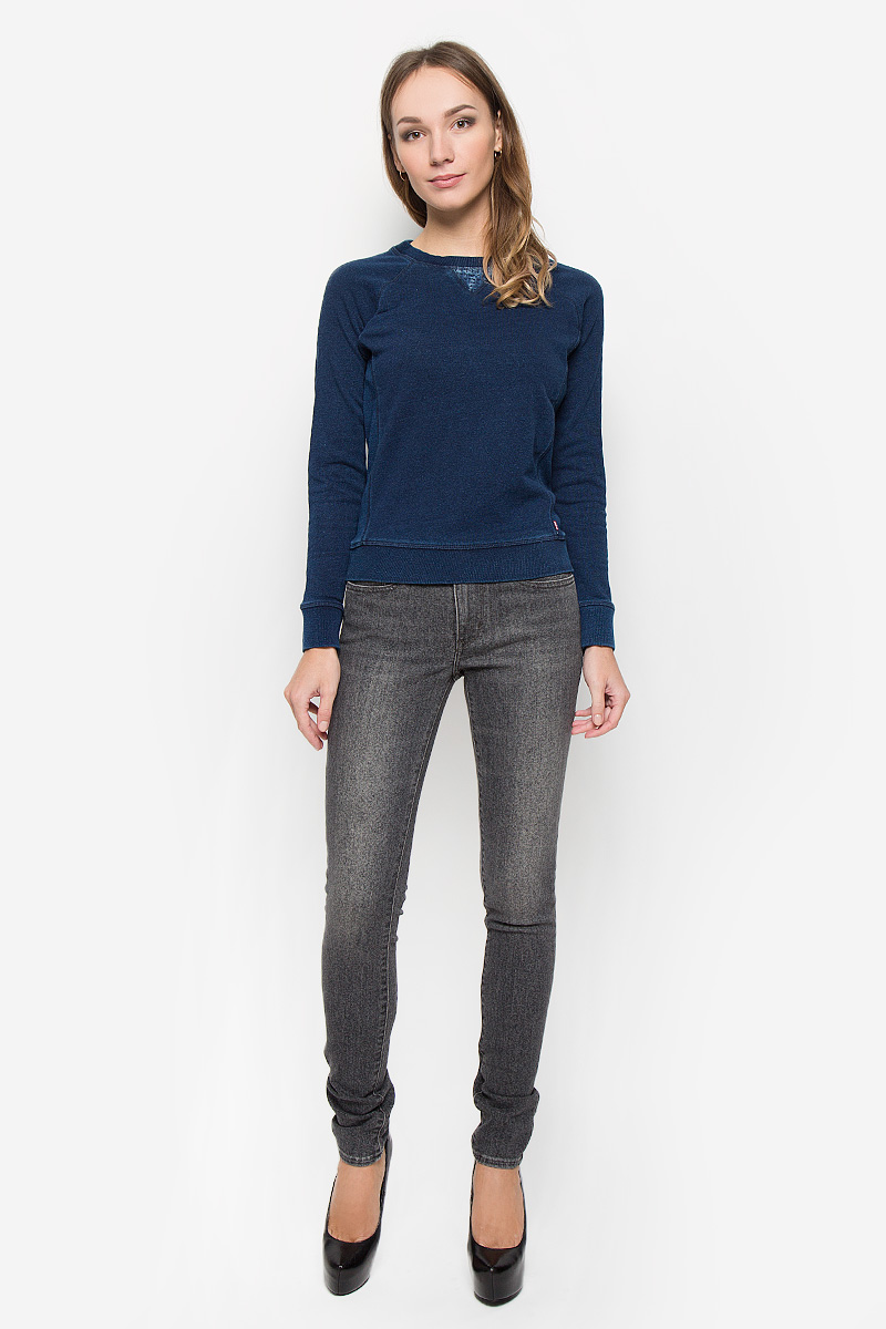 Толстовка2352600050 Толстовка2352600050Стильная толстовка Levis®, выполненная из высококачественного хлопка, обладает высокой теплопроводностью, воздухопроницаемостью и гигроскопичностью, позволяет коже дышать. Толстовка с длинными рукавами-реглан и круглым вырезом горловины выполнена в лаконичном однотонном стиле. Низ, горловина и рукава изделия дополнены трикотажными резинками. Изнаночная сторона изделия выполнена небольшими петельками, что служит для поддержания тепла и обеспечивает комфорт.