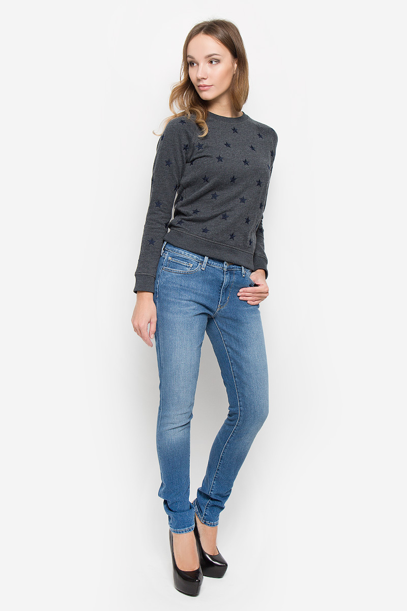 Толстовка1738700300 Толстовка1738700300Стильная толстовка Levis®, выполненная из высококачественного хлопка с добавлением полиэстера, обладает высокой теплопроводностью, воздухопроницаемостью и гигроскопичностью, позволяет коже дышать. Толстовка с длинными рукавами-реглан и круглым вырезом горловины оформлена вышитыми звездами. Низ, горловина и рукава изделия дополнены трикотажными резинками. Изнаночная сторона изделия выполнена небольшими петельками, что служит для поддержания тепла и обеспечивает комфорт.