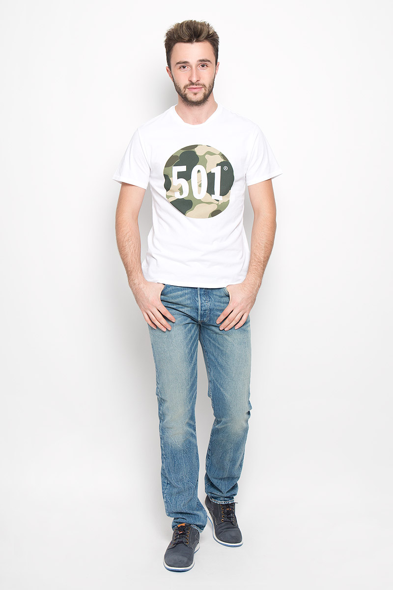 Футболка2657200020 Футболка2657200020Стильная мужская футболка Levis® выполнена из натурального хлопка. Материал очень мягкий и приятный на ощупь, обладает высокой воздухопроницаемостью и гигроскопичностью, позволяет коже дышать. Модель прямого кроя с круглым вырезом горловины и короткими рукавами оформлена стильным принтом.