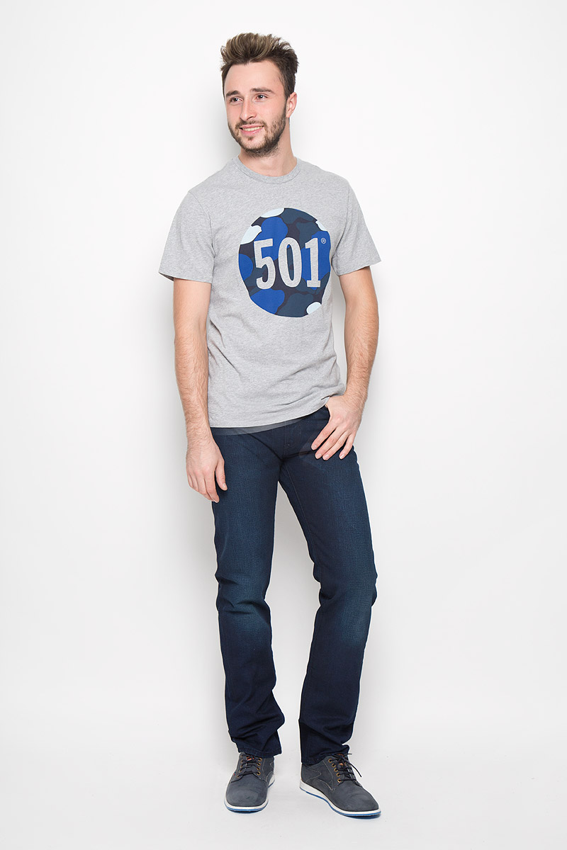 Футболка2657200020 Футболка2657200020Стильная мужская футболка Levis® выполнена из натурального хлопка. Материал очень мягкий и приятный на ощупь, обладает высокой воздухопроницаемостью и гигроскопичностью, позволяет коже дышать. Модель прямого кроя с круглым вырезом горловины и короткими рукавами оформлена стильным принтом.