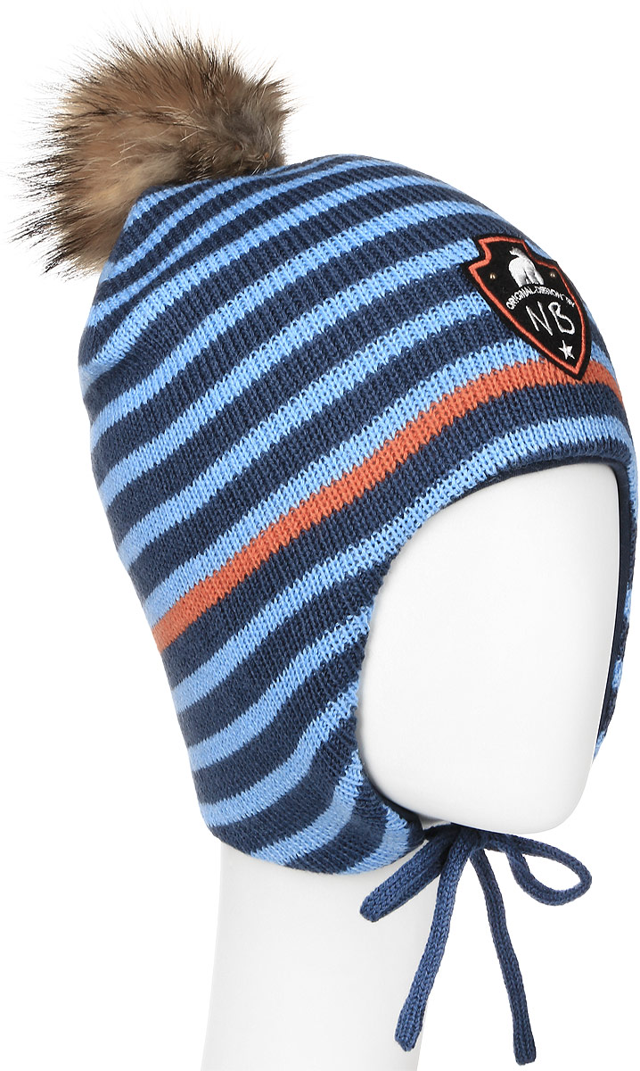 Шапка детскаяAW15020-30 Шапка детскаяAW15020-30Вязаная шапка для мальчика Nota Bene выполнена из акрила с добавлением шерсти, подкладка изготовлена из натурального хлопка. Шапка дополнена небольшим ушками с завязками. Модель декорирована пушистым помпоном на макушке и украшена нашивкой с логотипом. Уважаемые клиенты! Обращаем ваше внимание на тот факт, что размер, доступный для заказа, является обхватом головы.
