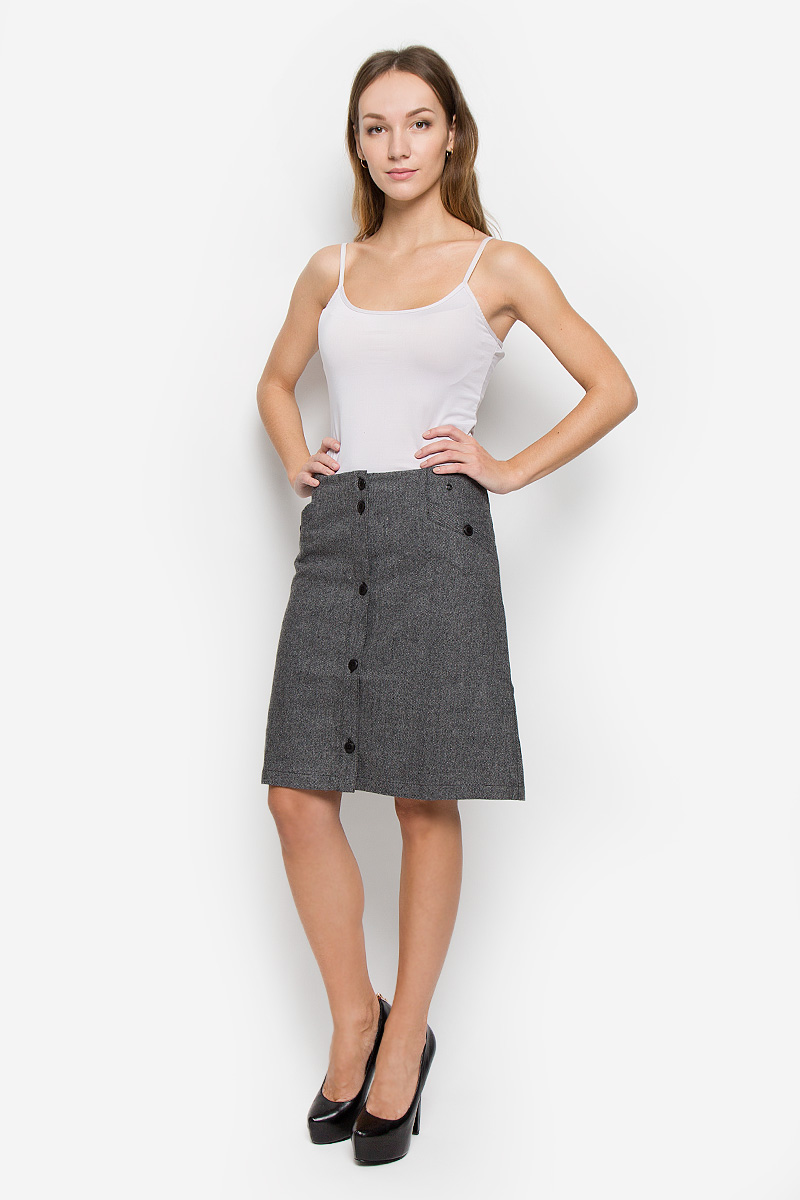 ЮбкаW16-11031_200 ЮбкаW16-11031_200Юбка Finn Flare изготовлена из сочетания шерсти и полиэстера. Модель дополнена гладкой подкладкой. Юбка трапециевидного кроя застегивается на пуговицы по всей длине. Спереди расположены два втачных кармана, декорированные пуговицами. Изделие украшено фирменной подвеской.