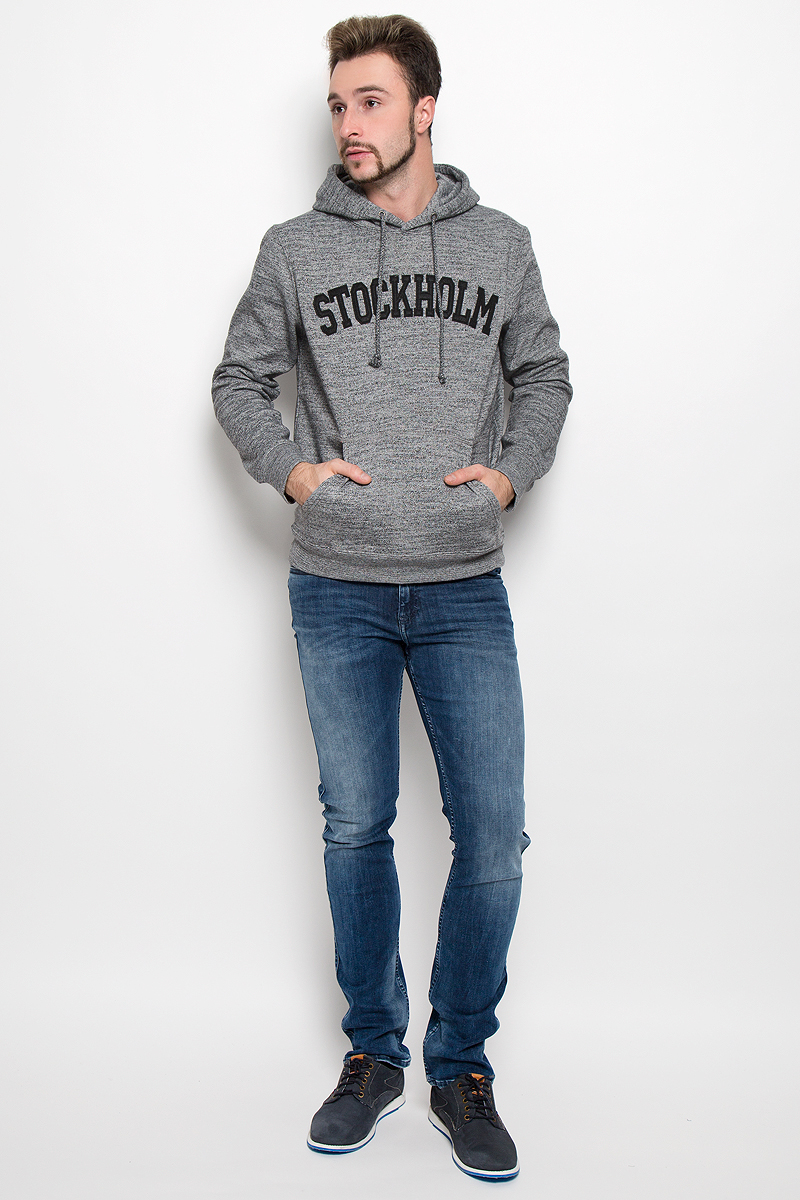 ТолстовкаB616514_COLD GREY MELANGE ТолстовкаB616514_COLD GREY MELANGEСтильная толстовка Baon, изготовленная из высококачественного полиэстера с добавлением хлопка, на обратной стороне изделие выполнено из необычайно мягкой и приятной на ощупь подкладки. Толстовка с оригинальным капюшоном на шнурках оформлена принтовой надписью. Модель имеет широкую мягкую резинку по низу, что предотвращает проникновение холодного воздуха, и длинные рукава с широкими эластичными манжетами, не стягивающими запястья. Спереди толстовка дополнена накладным карманом-кенгуру.