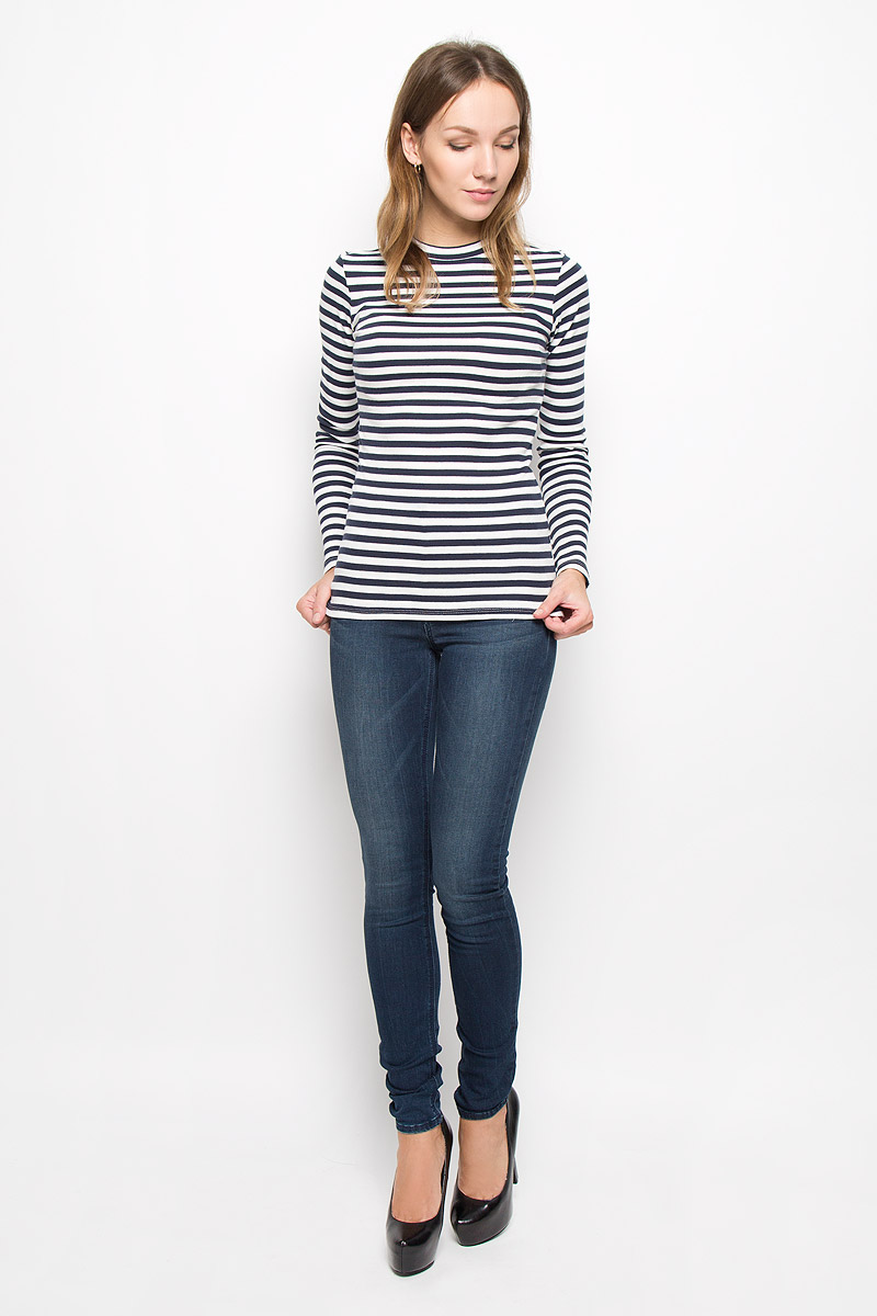 Лонгслив1035732.62.71_8005 Лонгслив1035732.62.71_8005Женский лонгслив Tom Tailor Denim изготовлен из эластичного хлопка. Модель с круглым вырезом горловины и длинными рукавами имеет приталенный силуэт. Лонгслив оформлен контрастным принтом в полоску. Украшено изделие вышитым логотипом.