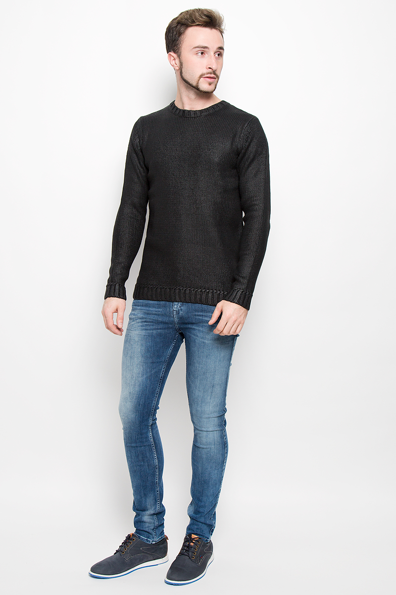 ДжемперNM1263E_001 ДжемперNM1263E_001Мужской вязанный джемпер Calvin Klein Jeans, выполненный из высококачественной пряжи хлопка, станет стильным дополнением к вашему образу. Джемпер с круглым вырезом горловины и длинными рукавами. Вырез горловины, манжеты и низ модели связаны резинкой. Оформлена модель в лаконичном однотонном стиле.