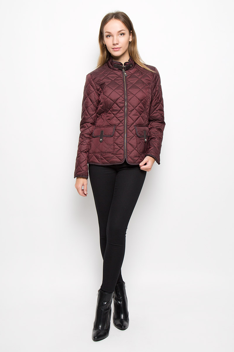 КурткаB036523/B036623_Cold Beet КурткаB036523/B036623_Cold BeetЭлегантная женская куртка Baon изготовлена из полиэстера. Классическая стеганая модель имеет приталенный силуэт. Ветрозащитная, водоотталкивающая куртка обеспечивает превосходную теплоизоляцию. Модель с воротником-стойкой и длинными рукавами застегивается на молнию. Воротник застегивается при помощи хлястика с кнопкой, пропущенного через металлическую шлевку. На рукавах предусмотрены небольшие разрезы. По спинке изделие дополнено хлястиками с кнопками для регулировки объема. Спереди расположены два накладных кармана с клапанами на застежках-кнопках. Модель украшена отделкой из велюра и искусственной кожи.