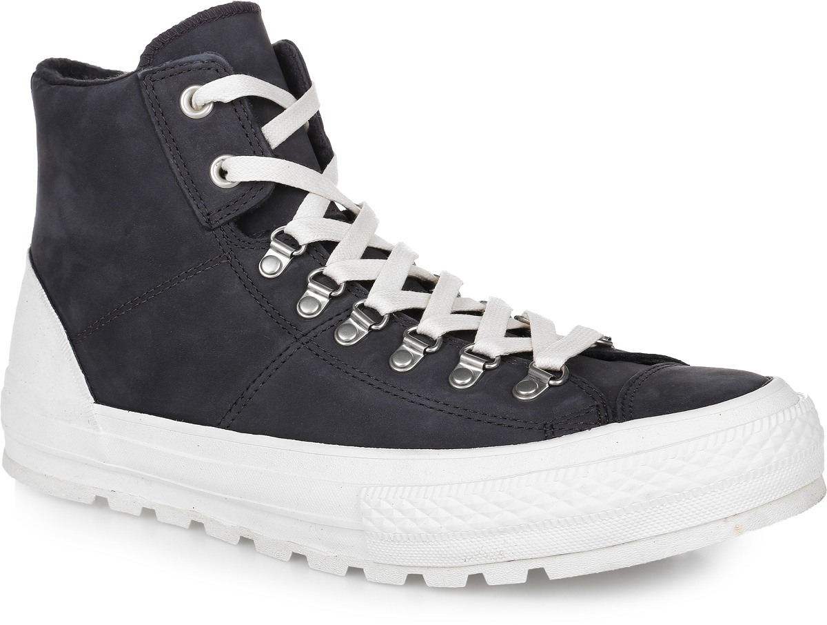 Кеды153666 Кеды153666Кеды Converse Chuck Taylor All Star Street Hiker выполнены из натуральной кожи и оформлены фирменной нашивкой. На ноге модель фиксируется с помощью шнурков. Внутренняя поверхность и стелька выполнены из утепленного текстиля, который обеспечит тепло и комфорт. Подошва изготовлена из высококачественной резины и дополнена протектором, который гарантирует отличное сцепление с любой поверхностью.