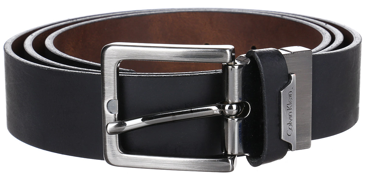 РеменьLW015001 РеменьLW015001Мужской двусторонний ремень Calvin Klein выполнен из 100% натуральной кожи. Прямоугольная пряжка выполнена из металла, она позволит легко и быстро зафиксировать ремень и отрегулировать его длину. Уважаемые клиенты! Обращаем ваше внимание на тот факт, что размер ремня, доступный для заказа, является его длиной.