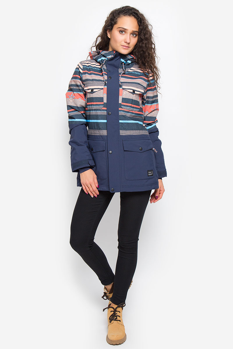 Куртка655026-7514 Куртка655026-7514Женская куртка для сноуборда ONeill Pw Cluster Jacket выполнена из полиэстера с подкладкой из синтепона. Модель с длинными рукавами и несъемным капюшоном застегивается на застежку-молнию спереди и имеет ветрозащитный клапан на кнопках. Изделие имеет спереди четыре накладных кармана с клапанами на кнопках, внутренним втачным карманом на молнии и накладным карманом-сеткой. Рукава дополнены хлястиками на липучках, которые позволяют регулировать обхват манжет. По бокам куртки, от линии талии до середины рукавов, расположены вентиляционные отверстия с сетчатыми вставками, закрывающиеся на застежки-молнии. Куртка оснащена противоснежной вставкой на кнопках. Объем капюшона регулируется при помощи шнурка-кулиски. По низу куртка также дополнена шнурком-кулиской. Оформлена куртка оригинальным абстрактным принтом. Водонепроницаемость: 10 000 мм. Паронепроницаемость: 10 000 гр/м/24ч.