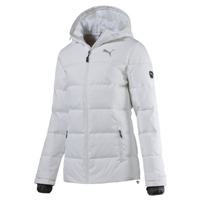 Куртка838678_02 Куртка838678_02Стильная и теплая женская куртка ACTIVE Protective Down Jacket. Модель декорирована логотипом PUMA, нанесенным методом глянцевой печати, а также силиконовой эмблемой PUMA. Модель изготовлена с использованием технологии stormCELL из водонепроницаемых, но в то же время дышащих материалов, способных справиться с любой непогодой. Среди других отличительных особенностей модели - капюшон изменяемой формы с затягивающимися шнурами, снабженными стопорами, ветрозащитный клапан и наращённый спереди ворот, надежно закрывающий шею и подбородок, язычки застежек-молний из светоотражающего материала, манжеты на застежке-липучке, вторые удлиненные манжеты из эластичного материала с отверстием для большого пальца, боковые карманы на молнии с односторонней подкладкой из флиса, подол с кулиской и затягивающимся шнуром со стопорами для регулирования посадки, петля для вешалки, висячий ярлык с указанием состава наполнителя.