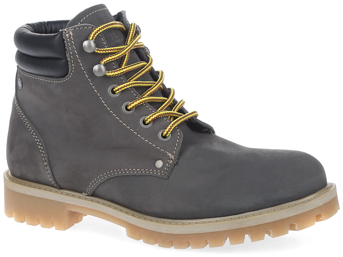Ботинки12110576_Castlerock Ботинки12110576_CastlerockМужские ботинки от Jack & Jones выполнены из натуральной кожи. Обувь фиксируется на ноге при помощи классической шнуровки. Ярлычок на заднике обеспечивает удобное обувание модели. Подкладка и стелька изготовлены из мягкого текстиля. Подошва с протектором гарантирует идеальное сцепление на любой поверхности. Стильные и удобные ботинки - необходимая вещь в вашем гардеробе.