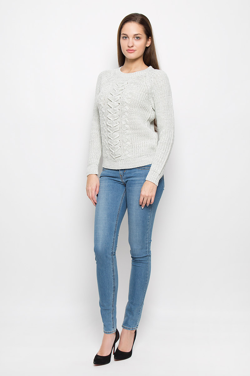 Джемпер10157980_Grenadine Джемпер10157980_GrenadineМодный женский джемпер Vero Moda, изготовленный из акрила, приятный на ощупь, не сковывает движений и обеспечивает комфорт. Модель с круглым вырезом горловины и длинными рукавами-реглан оформлена оригинальным вязаным узором. Горловина, манжеты рукавов и низ джемпера связаны резинкой.