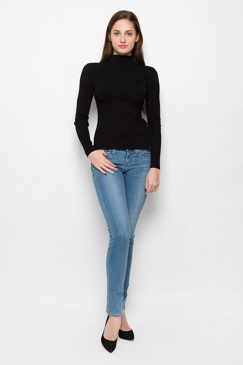 Водолазка10159357_Black Водолазка10159357_BlackМодная женская водолазка Vero Moda, изготовленная из вискозы с добавлением нейлона, приятная на ощупь, не сковывает движений и обеспечивает комфорт. Модель с воротником-стойкой и длинными рукавами выполнена в лаконичном стиле. Нижняя часть модели по боковым швам дополнена небольшими разрезами.