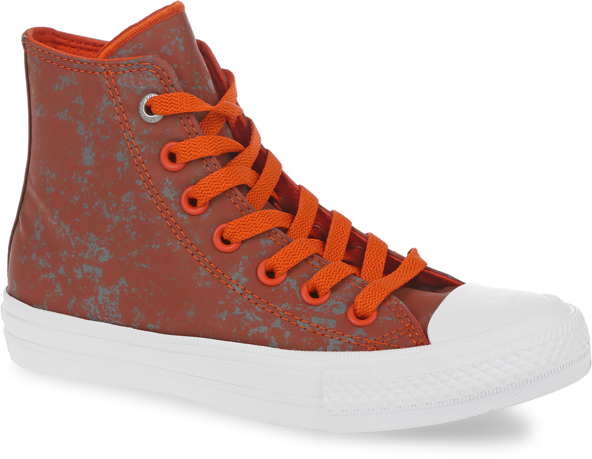 Кеды153543 Кеды153543Женские кеды Chuck Taylor All Star II от Converse выполнены из искусственной кожи со светоотражающим эффектом, носок - из резины. Боковая сторона и задник декорированы фирменным логотипом бренда. Модель на классической шнуровке. Подкладка изготовлена из текстиля и искусственной перфорированной кожи, стелька - из текстиля. Подошва из прочной резины оснащена рифлением.