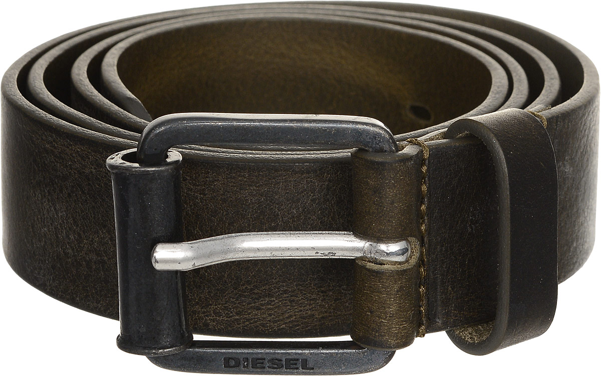 РеменьX03966-P0180/T2167 РеменьX03966-P0180/T2167Мужской ремень Diesel выполнен из 100% натуральной кожи. Прямоугольная пряжка выполнена из металла, она позволит легко и быстро зафиксировать ремень и отрегулировать его длину. Изделие оформлено тиснением с названием бренда. Уважаемые клиенты! Обращаем ваше внимание на тот факт, что размер ремня, доступный для заказа, является его длиной.