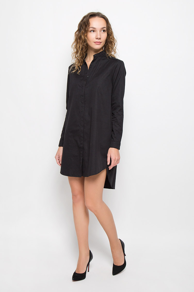ПлатьеDOUCE-5057/BLACK ПлатьеDOUCE-5057/BLACKСтильное платье выполнено из высококачественного нейлона. Платье-мини с круглым вырезом горловины и длинными рукавами по всей длине застегивается на пуговицы. По бокам модель дополнена декоративными небольшими разрезами, спинка удлинена. Манжеты рукавов дополнены застежками-пуговицами.