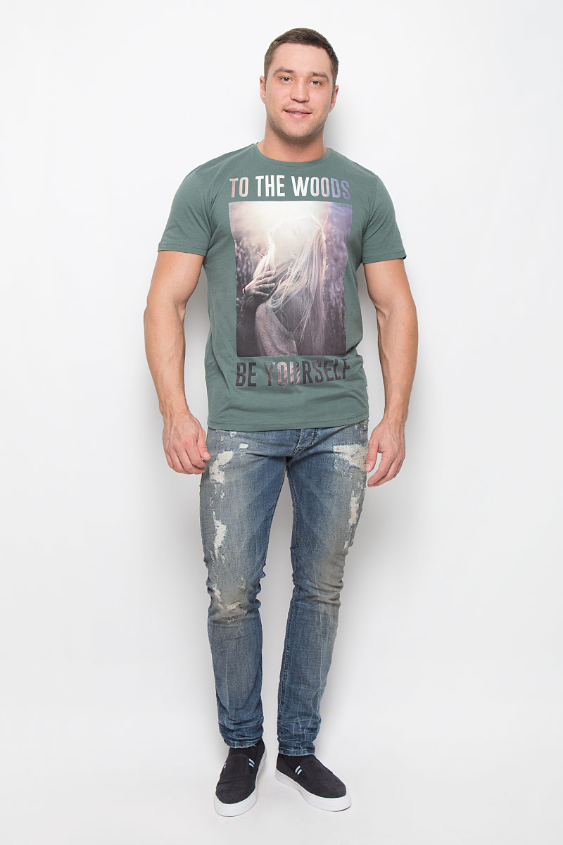 Футболка1036184.00.12_7648 Футболка1036184.00.12_7648Мужская футболка Tom Tailor Denim, изготовленная из натурального хлопка, очень мягкая, тактильно приятная, не сковывает движения и позволяет коже дышать. Футболка с круглым вырезом горловины и короткими рукавами оформлена спереди оригинальным принтом.