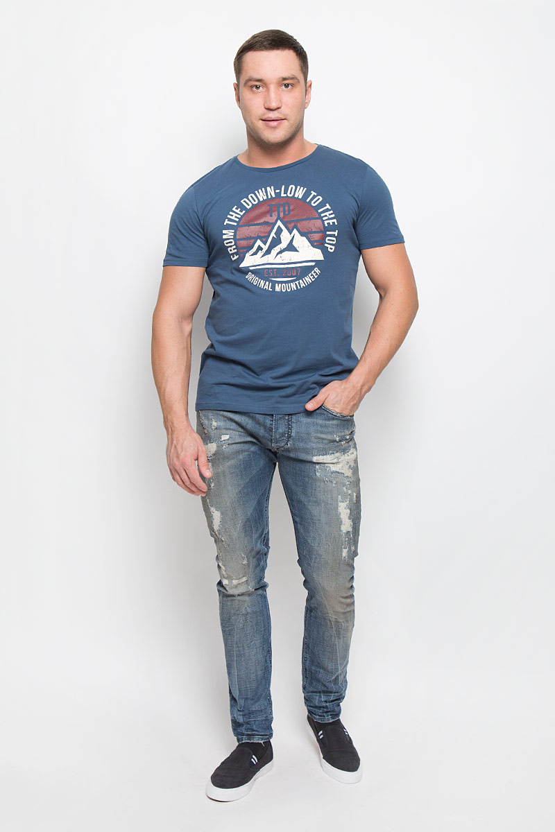Футболка1036339.00.12_4257 Футболка1036339.00.12_4257Мужская футболка Tom Tailor Denim, изготовленная из натурального хлопка, очень мягкая, тактильно приятная, не сковывает движения и позволяет коже дышать. Футболка с круглым вырезом горловины и короткими рукавами оформлена спереди оригинальным принтом.