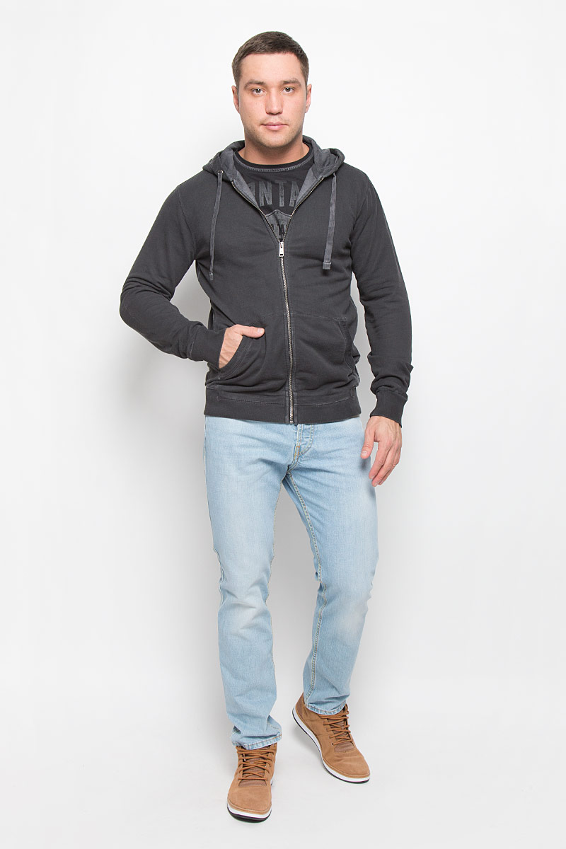 Толстовка409257202/990 Толстовка409257202/990Стильная мужская толстовка Marc OPolo, изготовленная из натурального хлопка, мягкая и приятная на ощупь. Модель с капюшоном, дополненным затягивающимся шнурком, и длинными рукавами застегивается на застежку-молнию. Манжеты рукавов и низ толстовки дополнены эластичными резинками. Спереди расположены два накладных кармана.