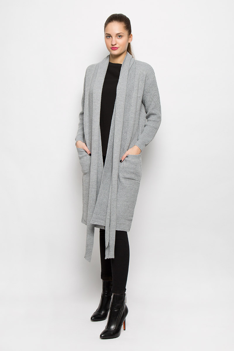 КардиганHS0153_Grey КардиганHS0153_GreyЖенский кардиган Selected Femme выполнен из высококачественной акриловой пряжи. Удлиненная модель с длинными рукавами и воротником-шалькой не имеет застежек. Изделие дополнено двумя накладными карманами. Манжеты рукавов и воротник связаны резинкой. На спинке находится декоративная вставка с широкими вязаными лентами.