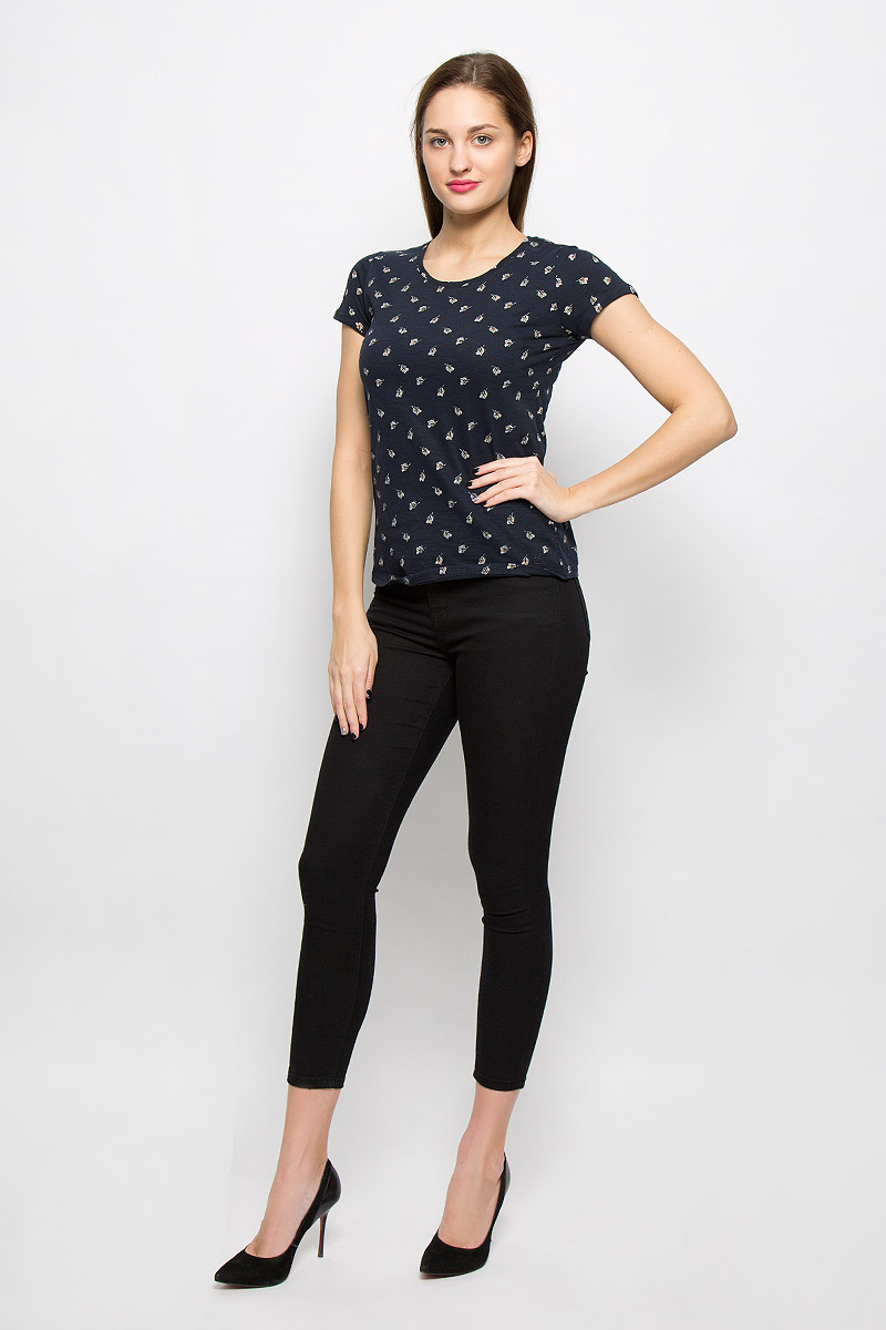 Футболка1036084.00.71_6901 Футболка1036084.00.71_6901Женская футболка Tom Tailor Denim с короткими рукавами и круглым вырезом горловины выполнена из натурального хлопка. Футболка украшена мелким контрастным принтом.