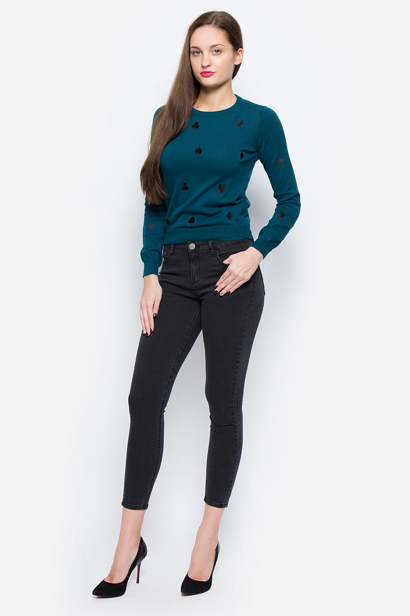 ДжинсыJL5249_Black Wash ДжинсыJL5249_Black WashСтильные женские джинсы Glamorous выполнены из хлопка с добавлением полиэстера и эластана. Материал мягкий и приятный на ощупь, не сковывает движения и позволяет коже дышать. Джинсы-скинни со стандартной посадкой застегиваются на пуговицу в поясе и ширинку на застежке-молнии. На поясе предусмотрены шлевки для ремня. Джинсы имеют классический пятикарманный крой: спереди модель оформлена двумя втачными карманами и одним маленьким накладным кармашком, а сзади - двумя накладными карманами. Модель оформлена легким эффектом потертости.