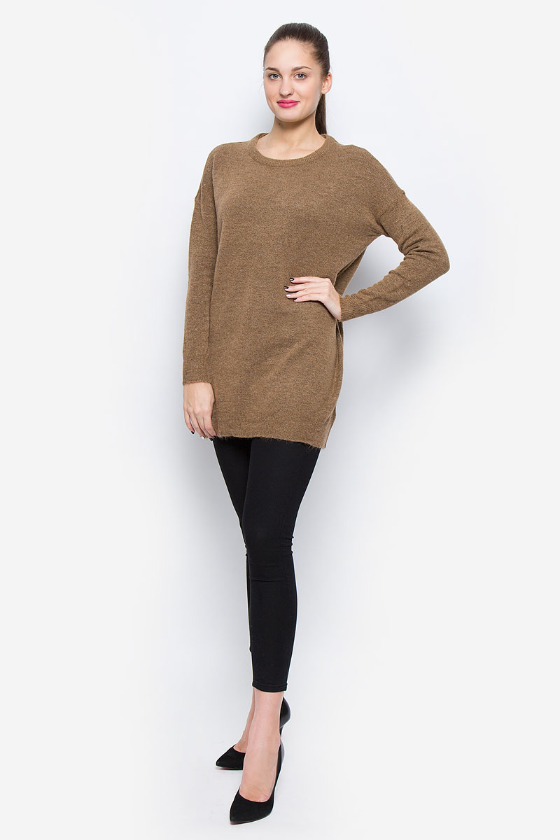 Джемпер10159163_Decadent Chocolate Джемпер10159163_Decadent ChocolateУдлиненный женский джемпер Vero Moda выполнен из акрила с добавлением нейлона, шерсти альпака и эластана. Модель с круглым вырезом горловины и длинными рукавами выполнена в лаконичном стиле. Горловина, манжеты рукавов и низ джемпера связаны резинкой.