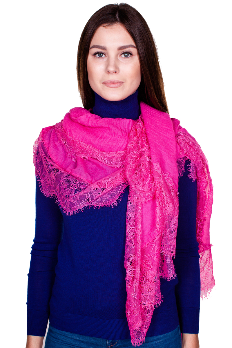 ПалантинYY-21680-15 ПалантинYY-21680-15Стильный женский палантин Sophie Ramage станет великолепным завершением любого наряда. Палантин изготовлен из модала с добавлением шелка, а по краям оформлен ажурной вышивкой и небольшой бахромой. Легкий и изящный палантин поможет вам создать изысканный женственный образ, а также согреет в непогоду.