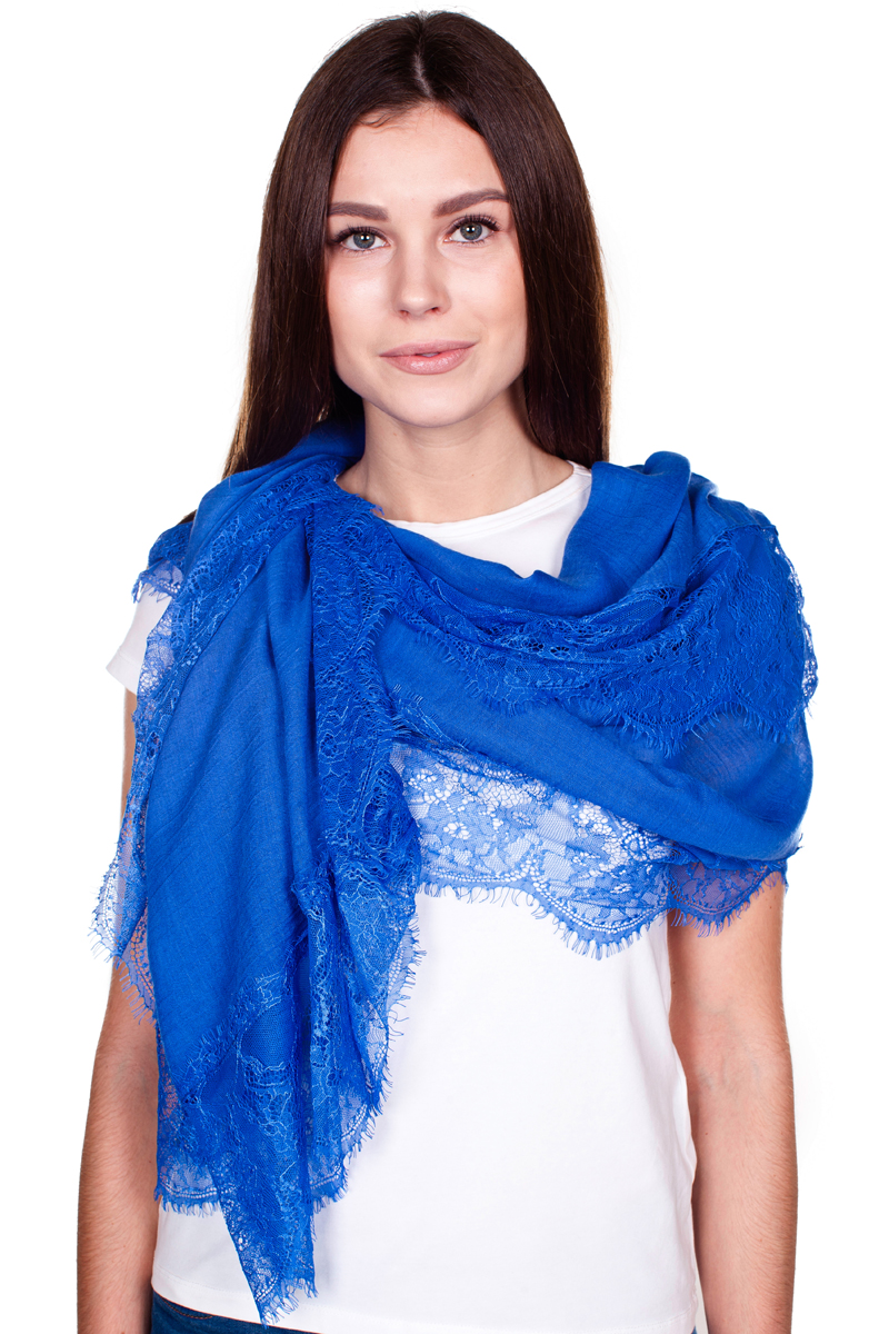 ПалантинYY-21680-15 ПалантинYY-21680-15Стильный женский палантин Sophie Ramage станет великолепным завершением любого наряда. Палантин изготовлен из модала с добавлением шелка, а по краям оформлен ажурной вышивкой и небольшой бахромой. Легкий и изящный палантин поможет вам создать изысканный женственный образ, а также согреет в непогоду.