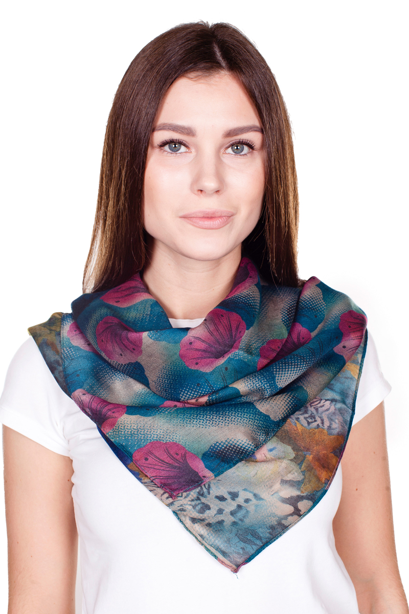 ПалантинYY-21682-16 ПалантинYY-21682-16Стильный женский палантин Sophie Ramage станет великолепным завершением любого наряда. Палантин изготовлен из 100% вискозы и оформлен нежным цветочным принтом. Изящный палантин поможет вам создать изысканный женственный образ, а также согреет в непогоду.
