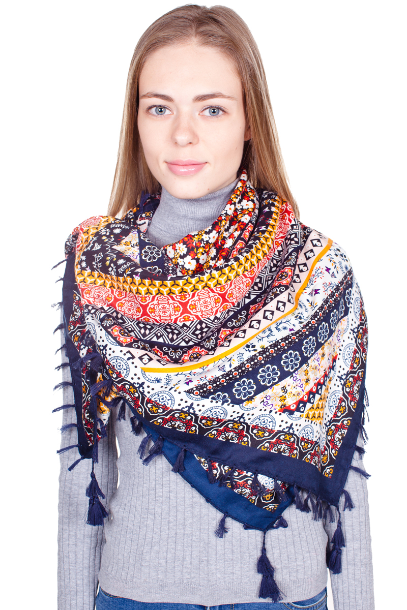 ПалантинYY-21664-13 ПалантинYY-21664-13Стильный женский палантин Sophie Ramage станет великолепным завершением любого наряда. Палантин изготовлен из модала с добавлением шерсти и оформлен яркими различными узорами. По краям модель дополнена кистями бахромы. Изящный палантин поможет вам создать изысканный женственный образ, а также согреет в непогоду.