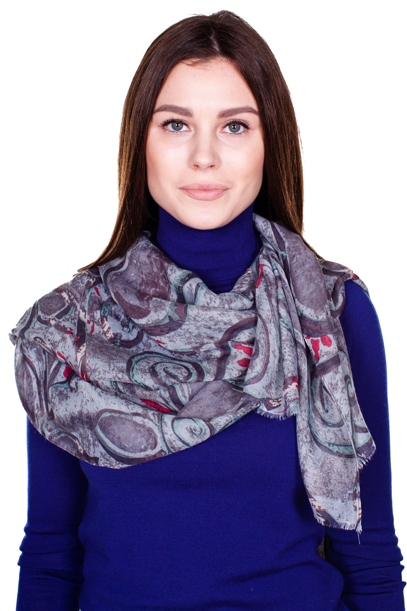 ПалантинYY-21664-2 ПалантинYY-21664-2Стильный женский палантин Sophie Ramage станет великолепным завершением любого наряда. Палантин изготовлен из модала и шерсти, и оформлен нежным принтом. По краям модель дополнена неширокой бахромой. Изящный палантин поможет вам создать изысканный женственный образ, а также согреет в непогоду.