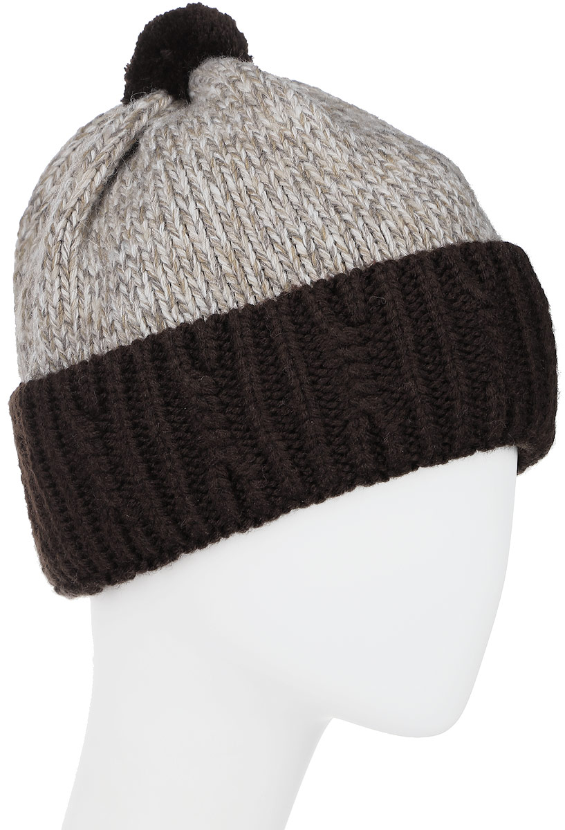 ШапкаMYH7104/2 ШапкаMYH7104/2Теплая мужская шапка Marhatter отлично дополнит ваш образ в холодную погоду. Сочетание шерсти и акрила максимально сохраняет тепло и обеспечивает удобную посадку, невероятную легкость и мягкость. Подкладка выполнена из мягкого флиса. Шапка двойная с толстым отворотом, который связан резинкой, оформлена контрастным принтом. На макушке оформлен небольшой пушистый помпон, а спереди изделие дополнено нашивкой с названием бренда. Незаменимая вещь на прохладную погоду. Модель составит идеальный комплект с модной верхней одеждой, в ней вам будет уютно и тепло. Уважаемые клиенты! Размер, доступный для заказа, является обхватом головы.
