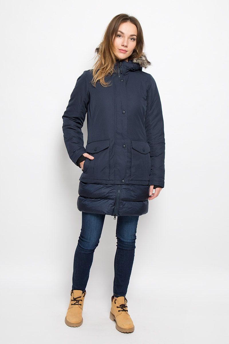 ПуховикT92UF6H2G ПуховикT92UF6H2GЖенский пуховик The North Face Tuvu с длинными рукавами и несъемным капюшоном выполнен из прочного полиэстера. Утеплитель - натуральный пух и перо. Объем капюшона регулируется при помощи шнурка-кулиски со стопперами. Капюшон украшен съемным искусственным мехом на застежке-молнии. Модель застегивается на застежку-молнию спереди и имеет ветрозащитный клапан на кнопках. Рукава дополнены внутренними манжетами с прорезями для больших пальцев. Изделие дополнено двумя втачными карманами на застежках-молниях и двумя накладными карманами с клапанами на кнопках спереди, а также внутренним втачным карманом на застежке-молнии.